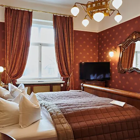 Bernsteinschloss Wendorf (Kuhlen-Wendorf)