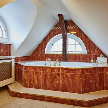 Hotel Bernsteinschloss Wendorf (Kuhlen-Wendorf)